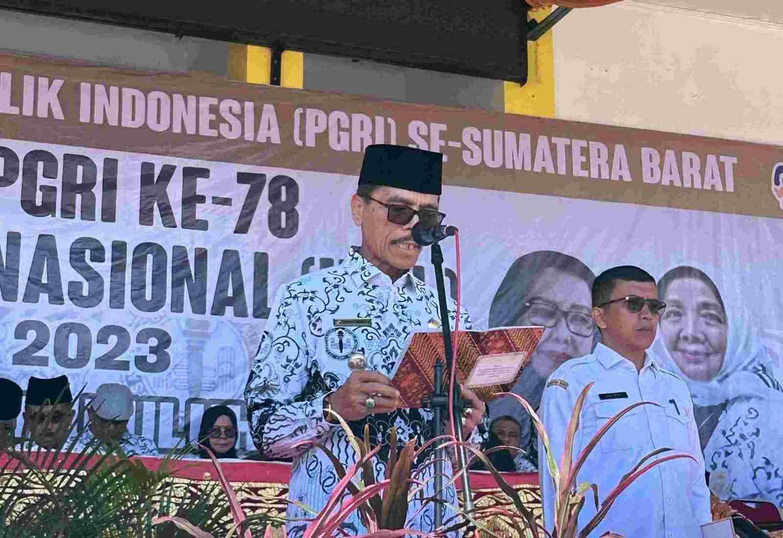 Bupati Lima Puluh Kota Pimpin Upacara Hari Guru Nasional Dan Hut Pgri