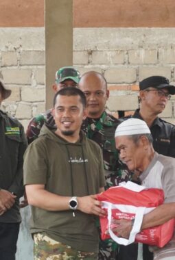 Wabup Lima Puluh Kota Salurkan Bantuan untuk Warga Terdampak Banjir di Nagari Galugua