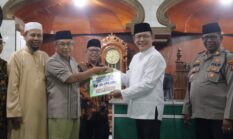 Wali Kota Payakumbuh Zulmaeta Pimpin TSR 1, Serahkan Bantuan untuk Masjid Mukhlisin