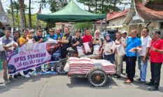 Dirut BPR Syariah Al Makmur dan Pelaku Usaha Ikut Bantu Pedagang Korban Kebakaran Pasar Payakumbuh
