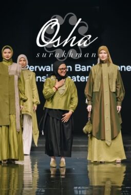 Desainer Lima Puluh Kota Tampilkan Tenun Kubang di Indonesia International Modest Fashion Festival 2025
