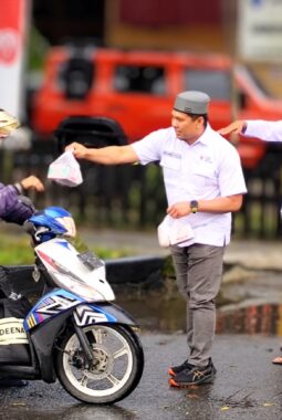 PMI Kota Payakumbuh Berbagi Takjil Gratis, Tebar Kepedulian di Bulan Ramadan